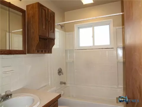 2833 Trimble Rd, Toledo, OH 43613 photo 7