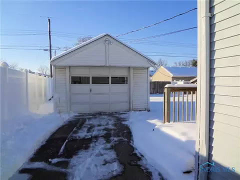 2833 Trimble Rd, Toledo, OH 43613 photo 12