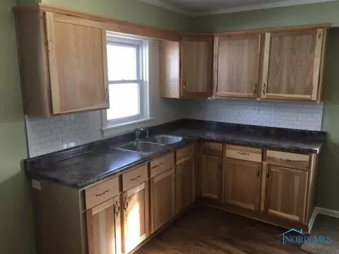 903 S Walnut St, Bryan, OH 43506 photo 4