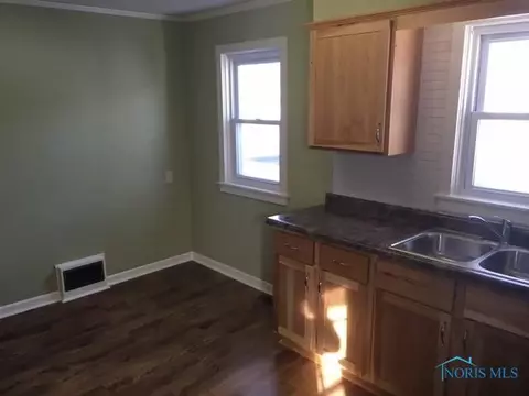 903 S Walnut St, Bryan, OH 43506 photo 5
