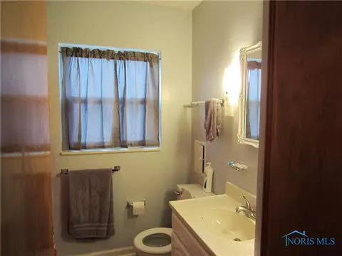 560 Robindale Ave, Oregon, OH 43616 photo 17