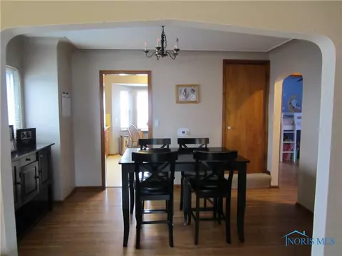 560 Robindale Ave, Oregon, OH 43616 photo 5