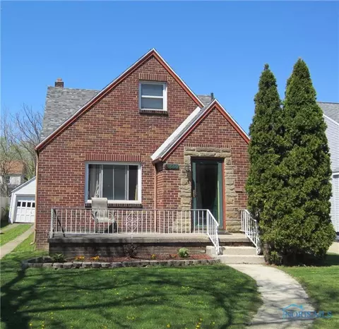 560 Robindale Ave, Oregon, OH 43616 photo 1