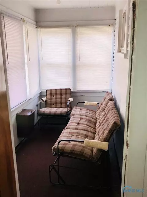 1030 Elysian Ave, Toledo, OH 43607 photo 2