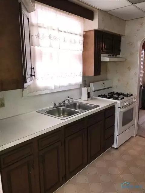 1030 Elysian Ave, Toledo, OH 43607 photo 5