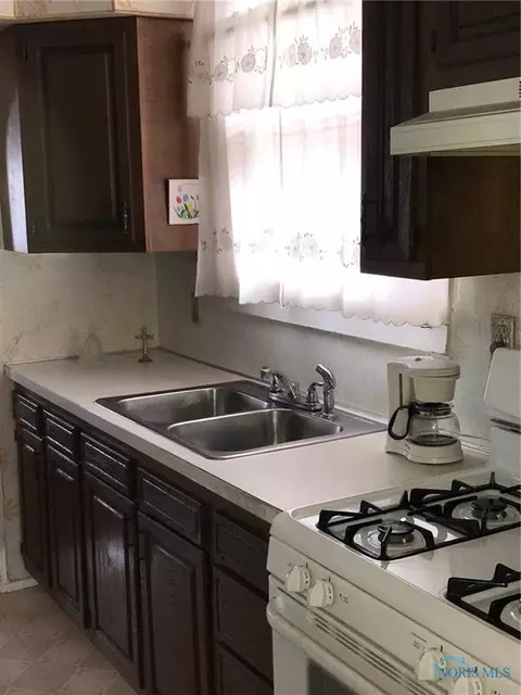 1030 Elysian Ave, Toledo, OH 43607 photo 4