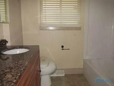 810 Mackow Dr, Toledo, OH 43607 photo 5