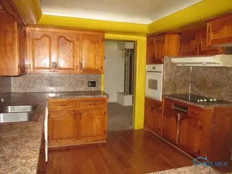 810 Mackow Dr, Toledo, OH 43607 photo 8