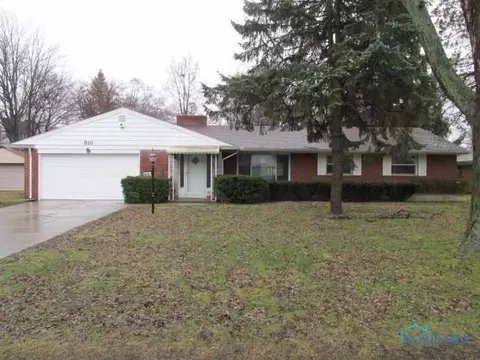 810 Mackow Dr, Toledo, OH 43607 photo 1