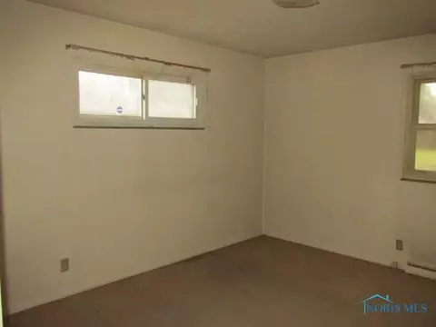 810 Mackow Dr, Toledo, OH 43607 photo 3
