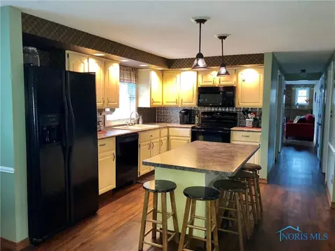 216 Ohio Dr, Bryan, OH 43506 photo 4