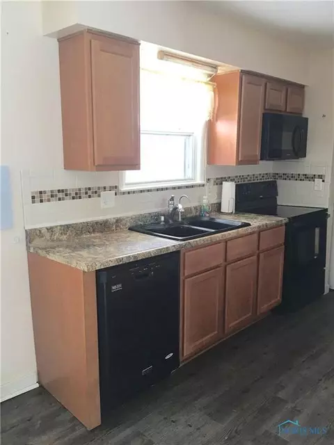 1105 Colonial Ln, Bryan, OH 43506 photo 6