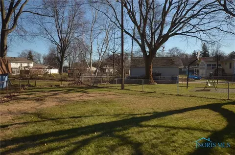 1840 E Benwick Rd, Toledo, OH 43613 photo 3