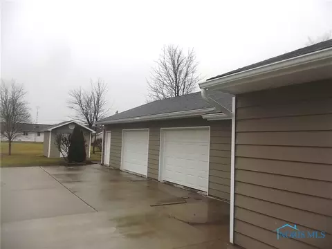 113 Fairview St, Lyons, OH 43533 photo 4