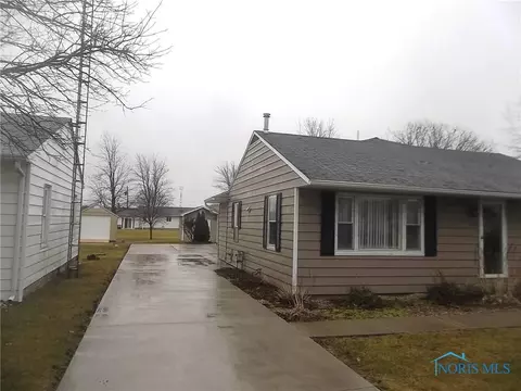 113 Fairview St, Lyons, OH 43533 photo 3