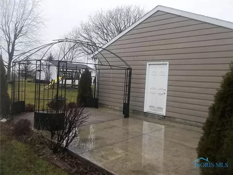 113 Fairview St, Lyons, OH 43533 photo 5