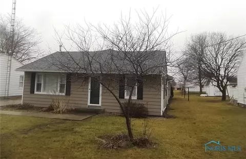 113 Fairview St, Lyons, OH 43533 photo 2