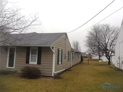113 Fairview St, Lyons, OH 43533 photo 6