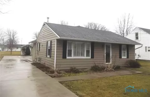 113 Fairview St, Lyons, OH 43533 photo 1