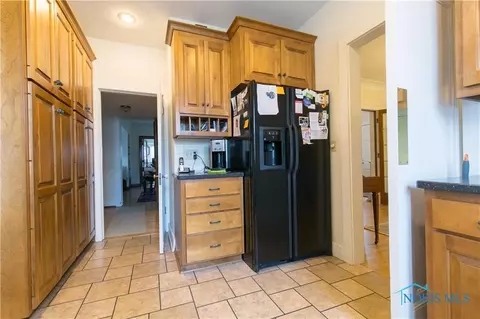 2041 Shenandoah Rd, Toledo, OH 43607 photo 4