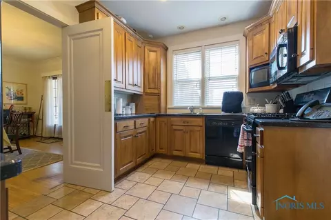 2041 Shenandoah Rd, Toledo, OH 43607 photo 3