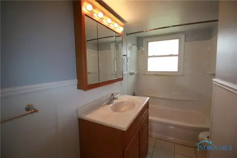 2823 Starr Ave, Oregon, OH 43616 photo 7