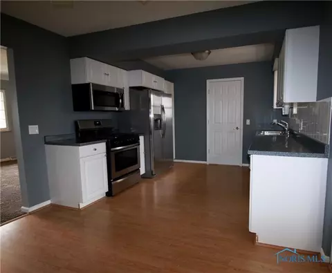 2823 Starr Ave, Oregon, OH 43616 photo 5