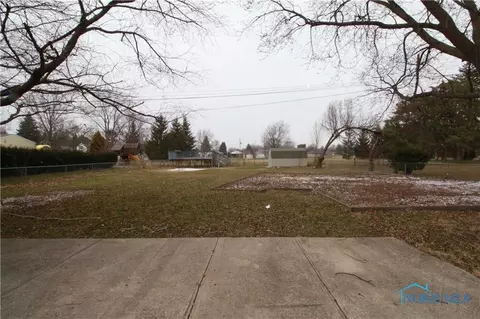 2823 Starr Ave, Oregon, OH 43616 photo 3
