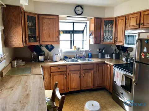 1764 Richards Rd, Toledo, OH 43607 photo 2