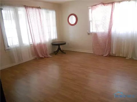5835 Willacker Rd, Oregon, OH 43616 photo 2