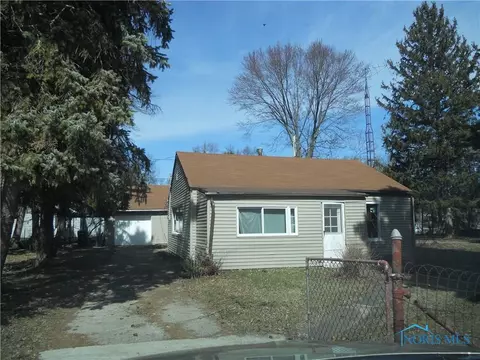 5835 Willacker Rd, Oregon, OH 43616 photo 1