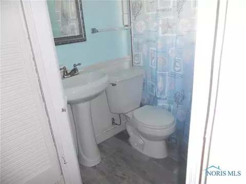 5835 Willacker Rd, Oregon, OH 43616 photo 8