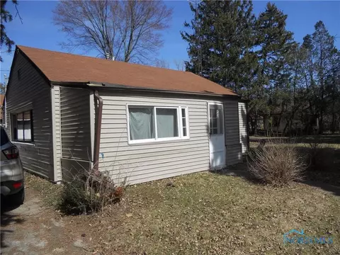 5835 Willacker Rd, Oregon, OH 43616 photo 11