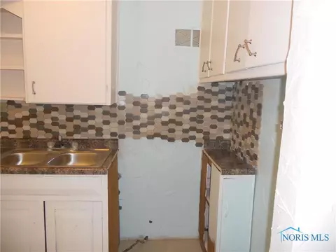 5835 Willacker Rd, Oregon, OH 43616 photo 5
