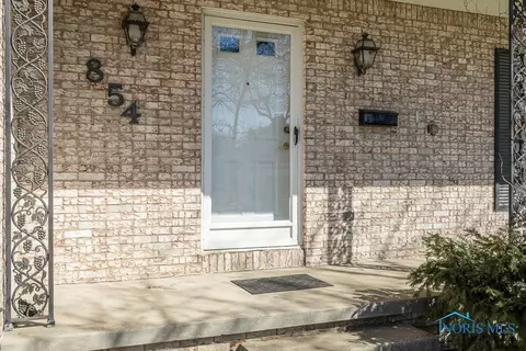 854 Maple Ln, Waterville, OH 43566 photo 2