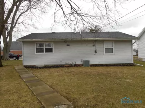203 E Rings St, West Unity, OH 43570 photo 4