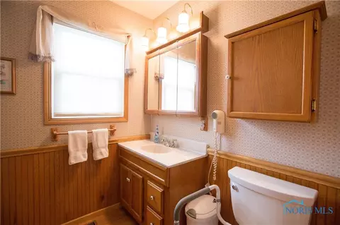 204 Warner St, Walbridge, OH 43465 photo 13