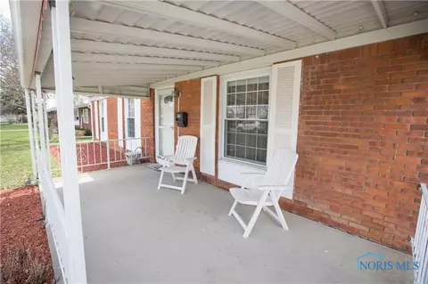 204 Warner St, Walbridge, OH 43465 photo 4