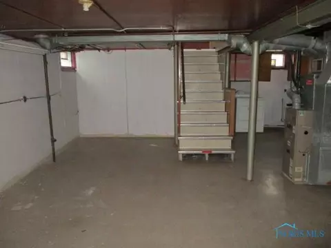 2326 Hinde Rd, Toledo, OH 43607 photo 12