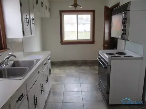 2326 Hinde Rd, Toledo, OH 43607 photo 7
