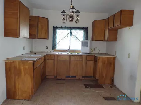 121 E South St, Wayne, OH 43466 photo 8