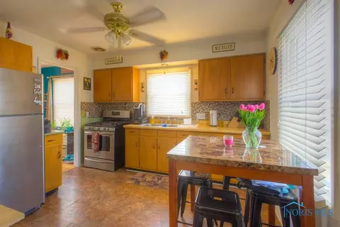 1385 Junior Dr, Maumee, OH 43537 photo 3