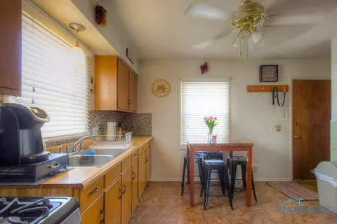 1385 Junior Dr, Maumee, OH 43537 photo 4
