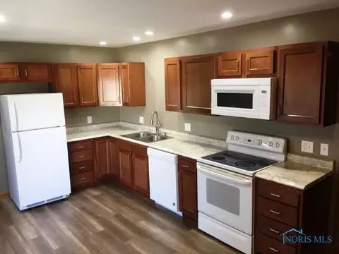214 Douglas Dr, Archbold, OH 43502 photo 4
