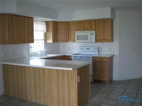 6934 Springview Dr, Maumee, OH 43537 photo 8