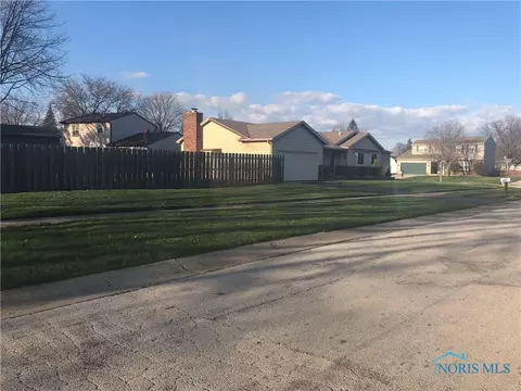 2941 Springtime Dr, Oregon, OH 43616 photo 3