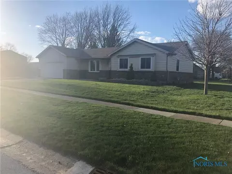 2941 Springtime Dr, Oregon, OH 43616 photo 1
