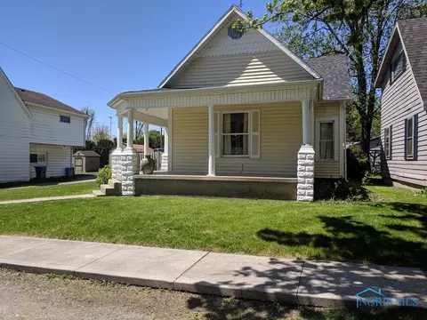 427 N Edwards St, Ada, OH 45810 photo 2