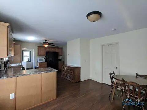 427 N Edwards St, Ada, OH 45810 photo 4