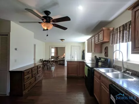 427 N Edwards St, Ada, OH 45810 photo 6